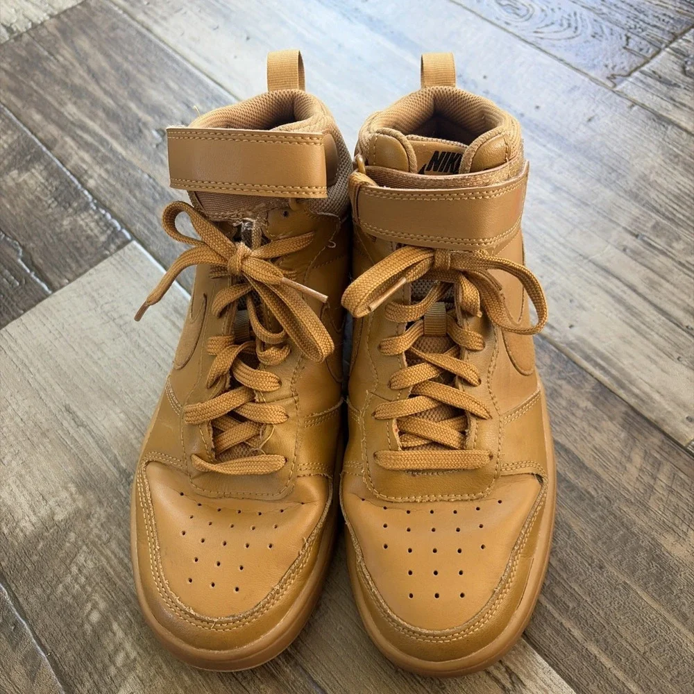 Nike Boys Court Borough Mid Wheat‎ Tennis Shoes Athletic Brown Camel  Size 7 Y